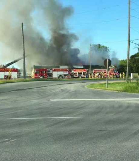 Former Stratford Antique Warehouse Up In Flames 104 7 Heart Fm