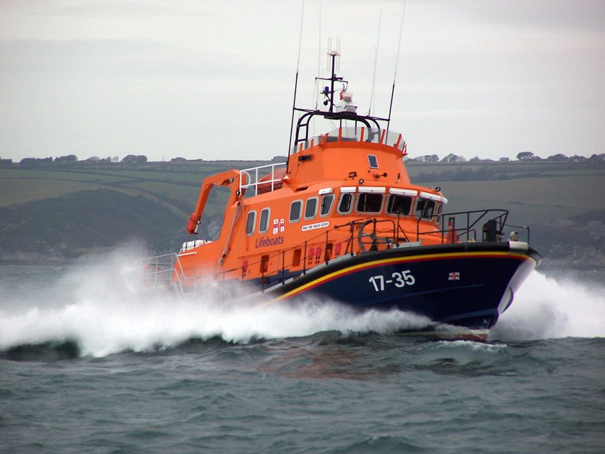 Plymouth RNLI lifeboat crew launches three rescues - Radio ...