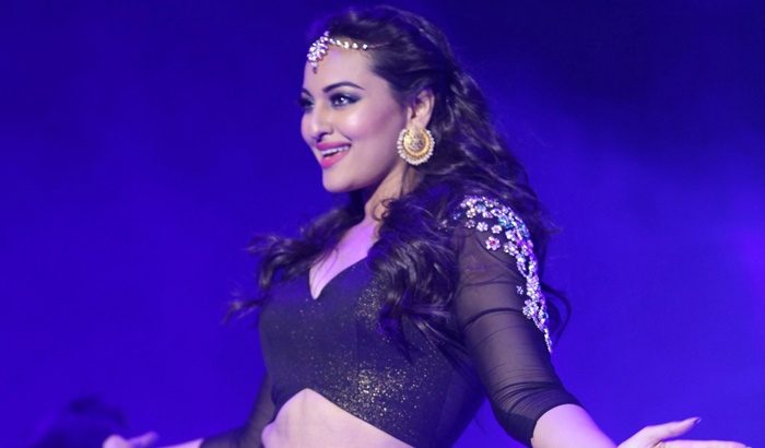 Sonakshi Sinha Will Perform At Justin Biebers Purpose Tour In India