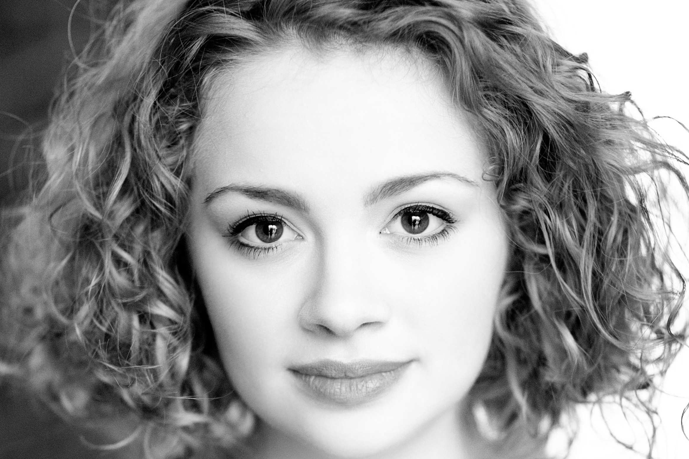 news-carrie-hope-fletcher-makes-her-solo-concert-debut-black-country