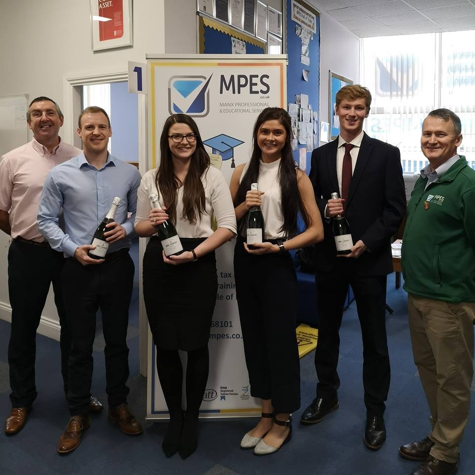 MPES congratulating latest accountancy graduates - 3FM Isle of Man