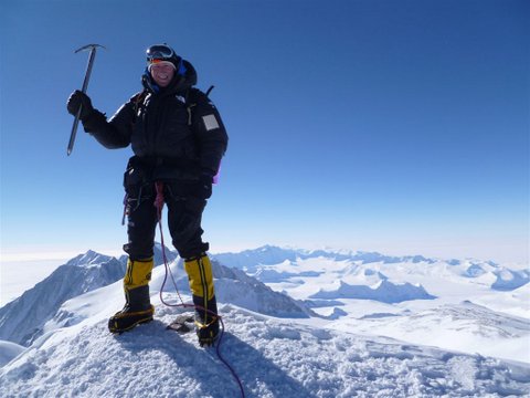 Local policeman completes 'seven summit challenge' - 3FM Isle of Man