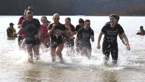 Hood River Dives into First Polar Plunge for Special Olympics — Columbia  Community Connection News Mid-Columbia Region