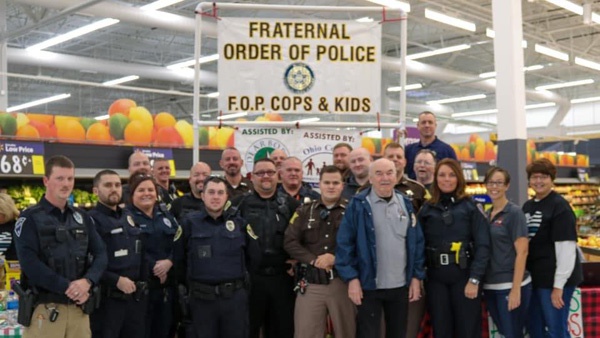 Cops & Kids Raises Nearly $39,000 For Local Families - Eagle Country 99.3