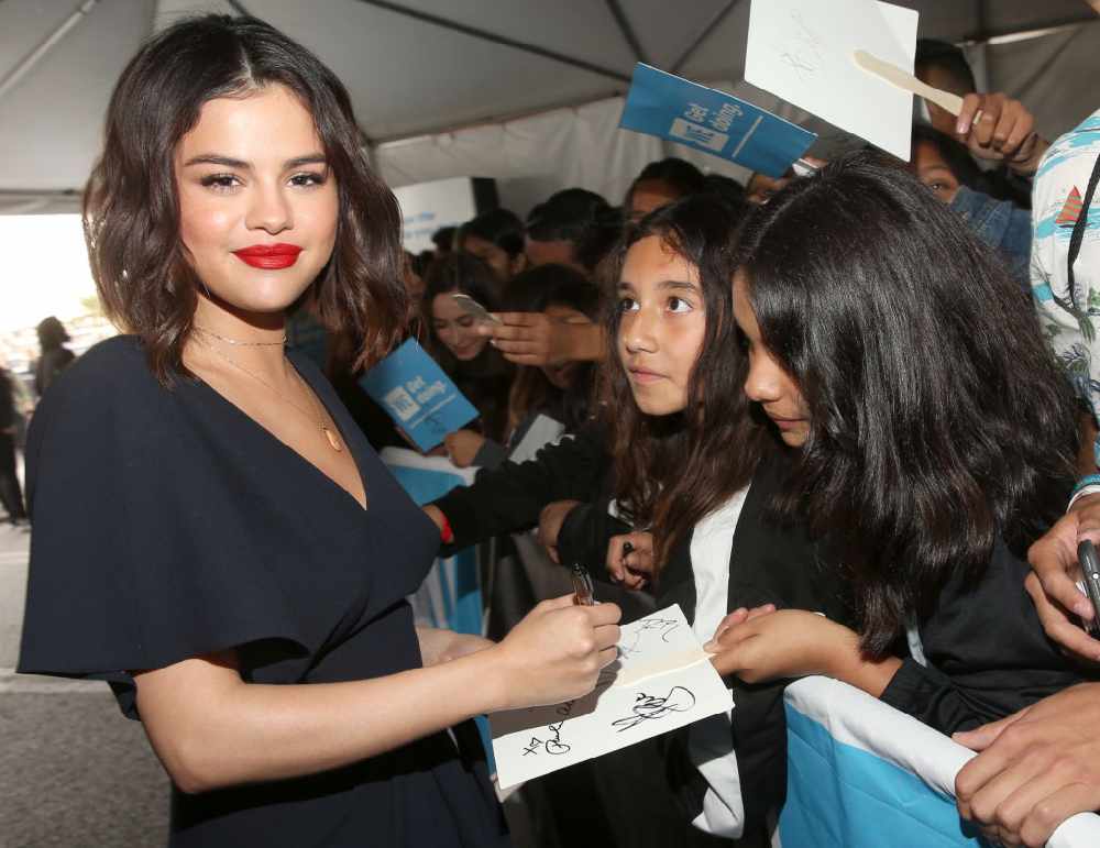 Selena Gomez signs autographs for fans 